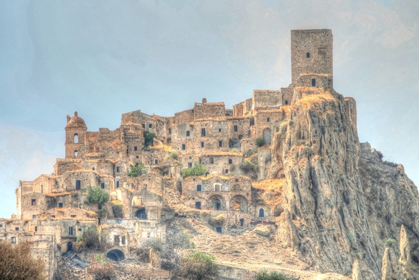 Craco Italy One of several Italian ghost towns created by earthquakes and landslides during the s-s 
