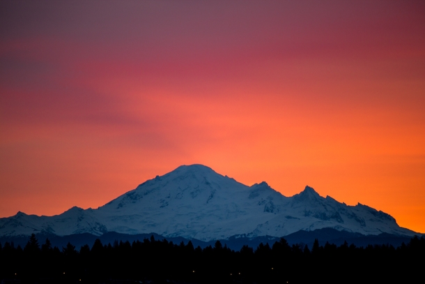 Mount Rainier at sunrise from Vancouver 