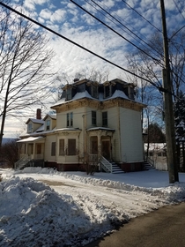  Abandoned house in Newport NH Built in 