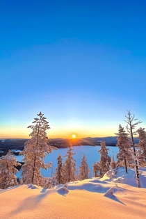  The suns brief appearance on a clear morning in the swedish lapland x pixels