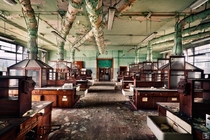 A Belgian chemistry class untouched in years 