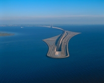 A Bridge That Turns Into An Underwater Tunnel Connecting Denmark And Sweden 