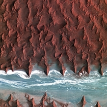 A gorgeous satellite image of the Nambib Desert taken by Koreas Kompsat- satellite 