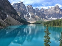 A quick road trip pit stop turned real life postcard Moraine Lake Alberta Canada 