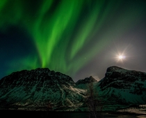 A rare capture of supermoon AND northern lights in one picture - from Troms in Norway   Insta glacionaut