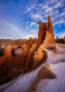 A stroll down a snow-covered trail in Bryce Canyon 