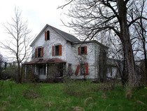 Abandoned farmhouse of the convicted serial killer Nathaniel White  x 