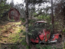 Abandoned house and car in the forest - northern Sweden 