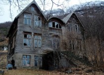 Abandoned house in the mountains x-post from rpics 