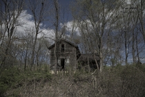 Abandoned house overlooking the river in Illinois x 