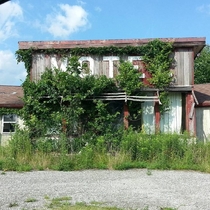 Abandoned Motel Near Ashland Ohio 