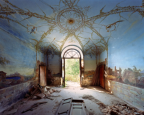Abandoned palace Italy Photocred Thomas Jurion 