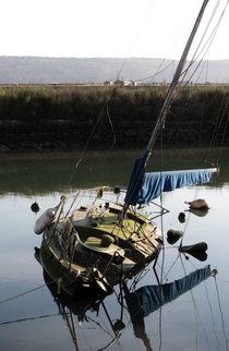 Abandoned sailing boat 