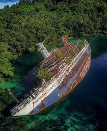 Abandoned shipMS World Discoverer was a german expedition cruise ship It hit an uncharted reef in the sandfly passage Solomon Islands  April 