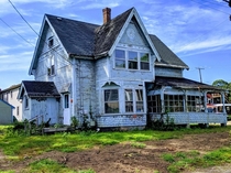 Abandoned Victorian in Narragansett RI