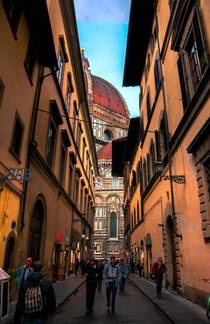 Alleyway views in Florence Italy IG bshootz