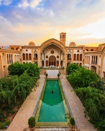 Ameri House - It was originally built as a family residence during the reign of the Zand dynasty for Agha meri the governor of Kashan and is now restored and transformed into a traditional-style hotel