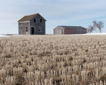 An abandoned farmhouse found on the prairies OC