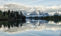 An early morning at Oxbow Bend in the Grand Teton National Park Wyoming  by Jeff Clow x-post rUnitedStatesofAmerica