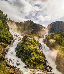 Another of these beautiful waterfalls in Norway - this one is called Latefossen  - more of my landscapes at IG glacionaut