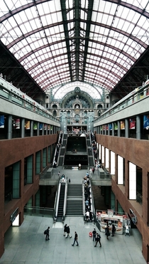Antwerp Central Station -  levels of railway platforms 