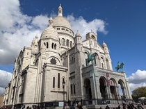 Basilique du sacr coeur in Paris m tall in the Hill of Montmartre achieved in  and has the biggest bell in France transported with the help of  horses OC 