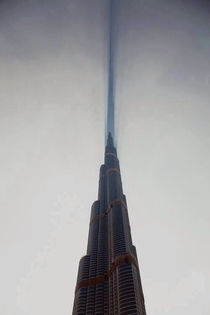 Burj Khalifa cutting cloud in half 
