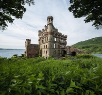 Castle on the Hudson by garretgetsaround