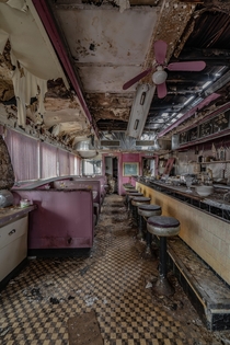 Collapsing Old School Diner Would you like to try todays special