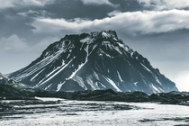 Crazy looking mountain in Hvannadalshnkur Iceland Reminded me of something out of Skyrim 