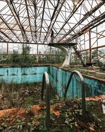Decrepit pool house in Italy