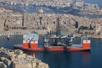 Dockwise Vanguard entering Valetta Grand Harbour carrying an oil rig x