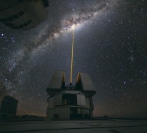 ESOs Paranal Observatory-observing the center of the Milky Way 