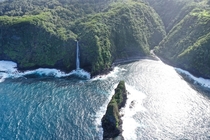 First time in Hawaii we decided to explore the island of Maui During the Road to Hana adventure I made it a point to capture Keopuka Rock You might remember this from the helicopter scene in the first Jurassic Park 