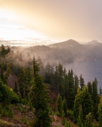 Fog clears on the rim of Crater Lake 