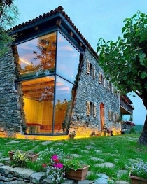 Glass Cornered House - Architect Forgot which Century it Was 