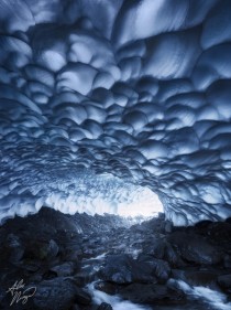 Gravity Chamber - A Snow Cave at Mt Rainier 