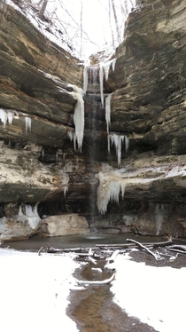Half frozen waterfall in starved rock state park