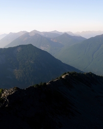 Hazy layers of the Cascade range in Washington 