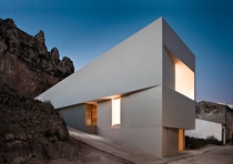 House on the Castle Mountainside by Fran Silvestre Arquitectos - Ayora Spain 