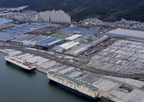 Hyundais factory in Ulsan South Korea has its own port