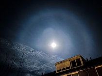 I think this qualifies as a  degree Moon halo