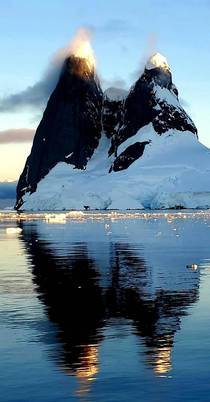 Lemaire channel Antarctica OC 