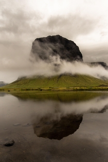 Lmagnpur mountain reflection in the mist - Iceland 