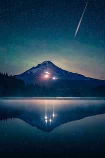 Meteor over Mt Hood by kdsphotography 