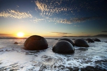 Moeraki Boulders - New Zealand - Large spherical stones surrounded by myths and legends 