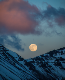 Moonrise over Icelandic mountains   Insta glacionaut