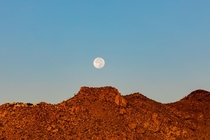 Moonset black mountain in Carefree AZ 