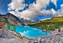Moraine Lake - A beautiful contrast between rocky mountains and a forest 