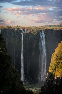 Mosi-oa-Tunya Victoria Falls ZambiaZimbabwe 